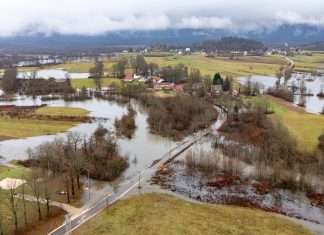 Poplavljene prometnice na području grada Gospića, donosimo fotografije s terena
