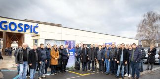 Održano tradicionalno druženje HDZ-a s građanima na Gradskoj tržnici u Gospiću