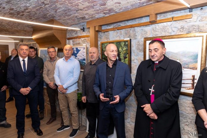 0eb01351-c2be-44f8-b979-7e2d602a9310