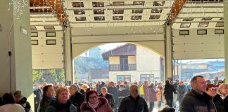 U Brinju tradicionalno ispraćena stara godina