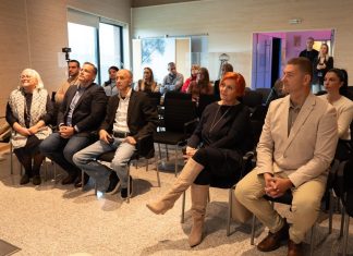 U Smiljanu svečano predstavljena knjiga „Neshvaćeni Tesla – vodič za razumijevanje genija“ autora Borisa Šušnjara