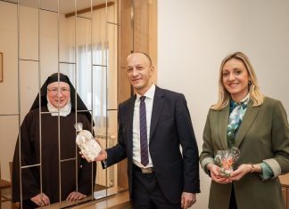 Župan Petry posjetio Samostan Presvetog Srca Isusova klauzurnih sestara karmelićanki u Gospiću