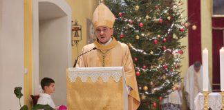 Biskup Medo na božićnoj polnoćki: „Svjetlo Božića ulazi u našu tamu“