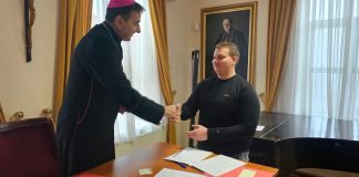 Biskup Medo dodijelio 15 stipendija učenicima Gospićko-senjske biskupije