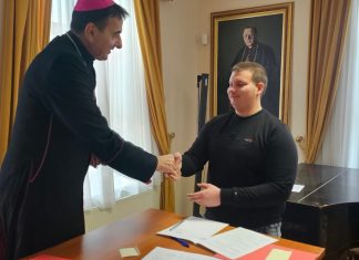 Biskup Medo dodijelio 15 stipendija učenicima Gospićko-senjske biskupije