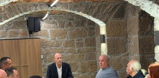 Uručeni čekovi za nabavu sportske opreme sportskim udrugama i savezima s područja Ličko-senjske županije