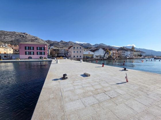 Riva Karlobag