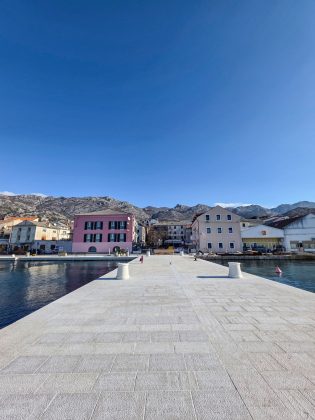 Riva Karlobag