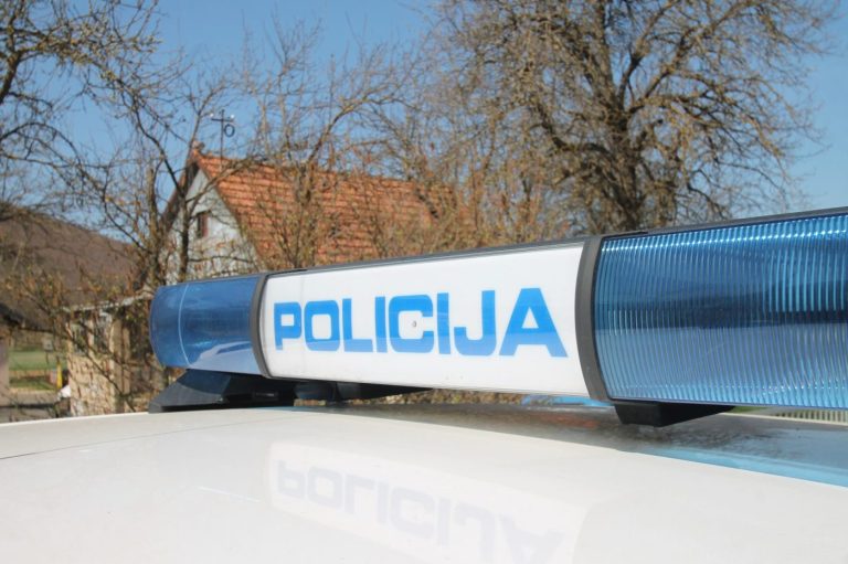 Policija privela 18-godišnjaka na tržnici: Za pojasom je imao plastični pištolj