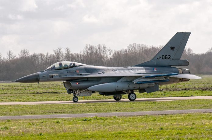 f16-pixabay