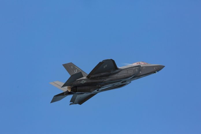 vojni_avion_f35_pixabay