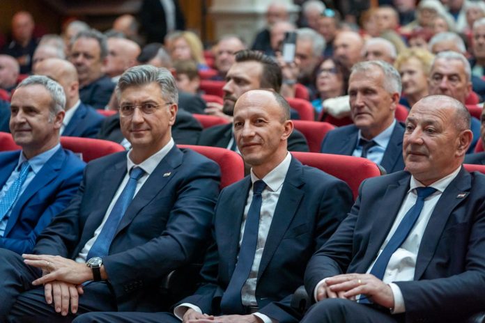 Plenković, Petry, Medved