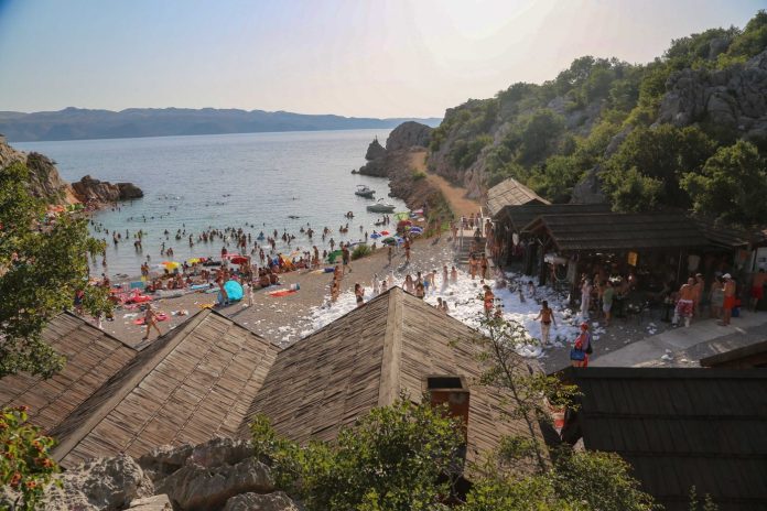 Karlobag-plaža-Tatinja