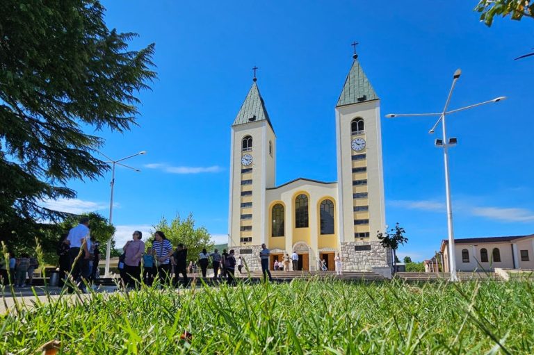 Više desetaka tisuća vjernika na 45. obljetnici fenomena u Međugorju