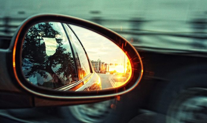 auto-retrovizor-pixabay