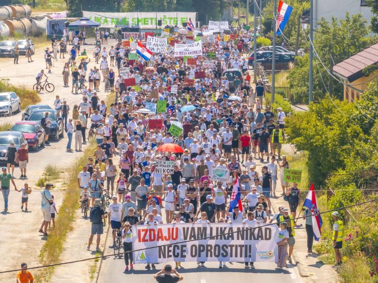 Više od tisuću ljudi hodalo za Liku: “Gospić nije deponij, Lika nije nevidljiva periferija”