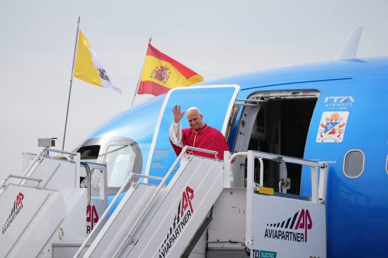 Papa Lav stigao u Španjolsku, u fokusu migranti i polarizacija društva
