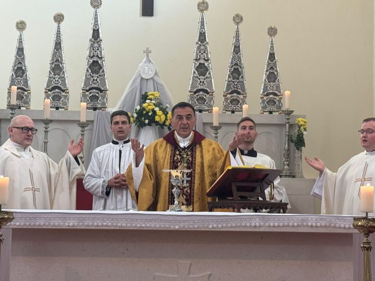 Senj svečano proslavio svetkovinu Presvetog Tijela i Krvi Kristove