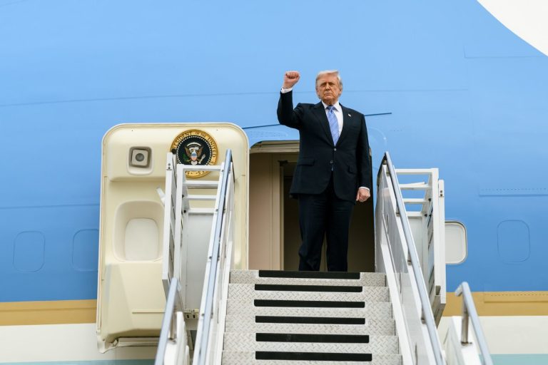 Trump najavio snažan udar na Iran i preuzimanje kontrole nad naftnom industrijom