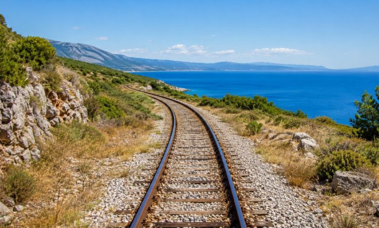 HŽ uvodi sezonske noćne vlakove prema Dalmaciji: Evo odakle se može putovati na more