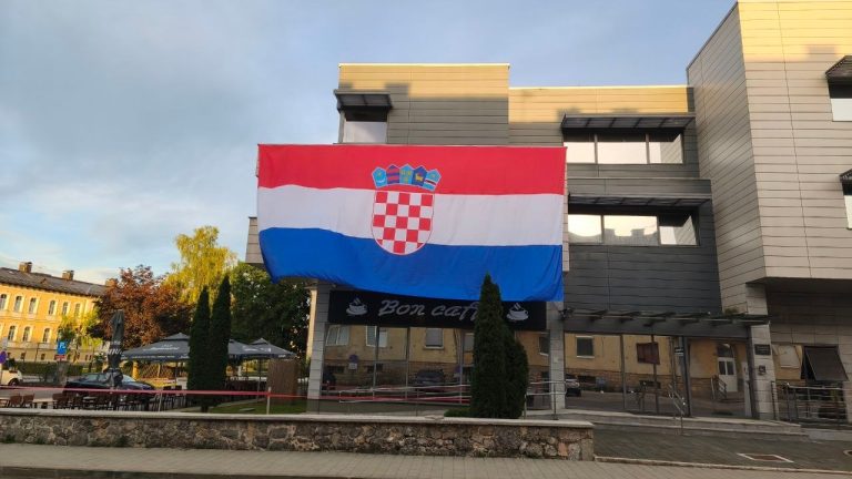 Upozorenje navijačima u Dallasu: Zastave bi mogle završiti na ulazu stadiona, pravila izazvala pomutnju