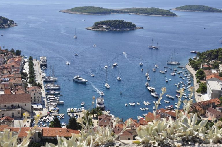 Nije bez razloga među najpoznatijim otocima Europe: Hvar osvaja suncem, prirodom i poviješću