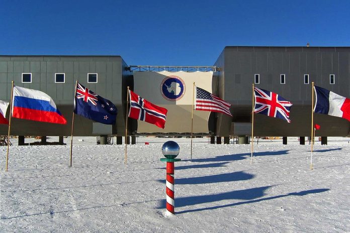 12019-antarctica-79354_1280