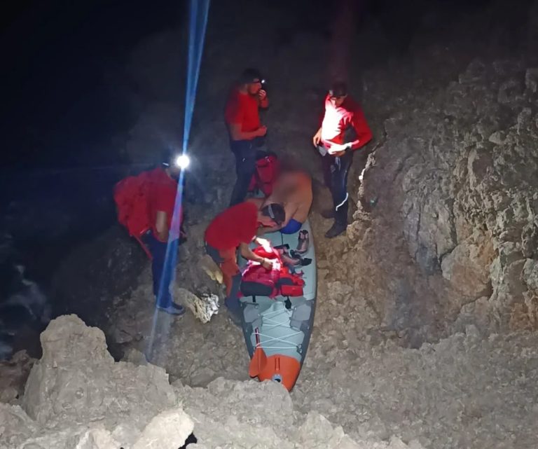 Bura pokazala svu svoju snagu: Stranca na SUP-u odnijela od Karlobaga do Paga