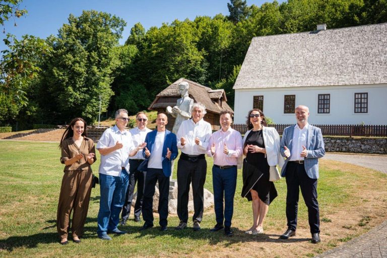 Nobelovac hrvatskih korijena John M. Martinis posjetio Memorijalni centar „Nikola Tesla” u Smiljanu