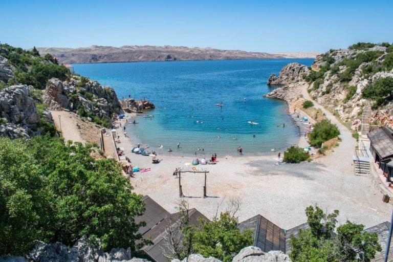 Omiljena plaža u Karlobagu zablistala u novom ruhu: Tatinja je spremna za najbolje ljeto do sada