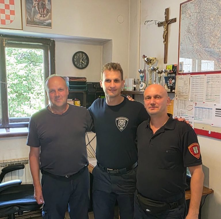 Heroji s Plitvica: Ovo su vatrogasci koji su sudjelovali u spašavanju petero stranih državljana iz vozila iznad kanjona Korane