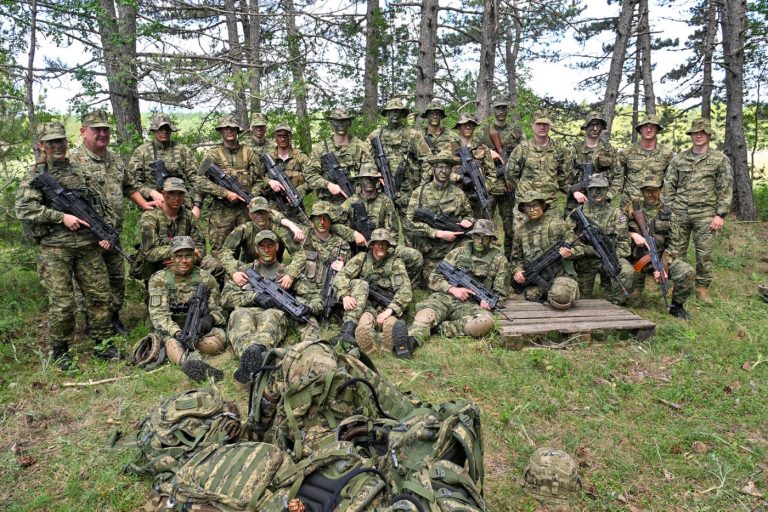 FOTO Kadeti prolaze zahtjevnu ljetnu obuku u Udbini i na Gakovu: „Učimo raditi pod pritiskom i stresom“
