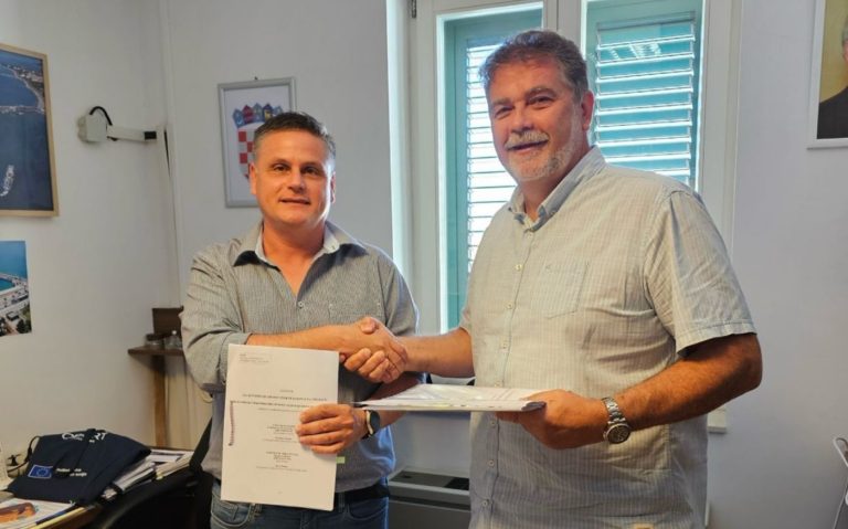 U Novalji potpisan ugovor za novi valobranski ponton vrijedan više od 312 tisuća eura