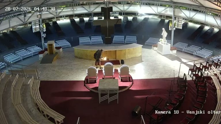VIDEO Oskrvnut Gospin kip, zapaljen vanjski oltar crkve u Međugorju