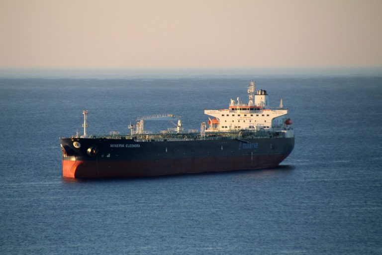 UAE optužuje Iran za napade na tankere, poginuo indijski pomorac